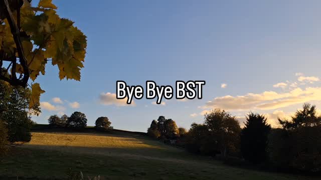 Not the most spectacular sunset I have ever seen .. but the last one looking over toward The Chevin tonight before clocks change to GMT.
Apparently this whole clock change thing is linked to all sorts of undesirable symptoms (depression etc) because it messes our body-clocks up so much ...and in the old old old days, folks used to have 2 sleeps and not just 1 long one anyway. Quite like that idea. Don't know how true that is and I am too depressed to be bothered researching it now anyway !! 😆
Ler me know when its time to get up! 🤪🙃🥱🥱
#belper #TheChevin #clockchange #yawn #byebyebst