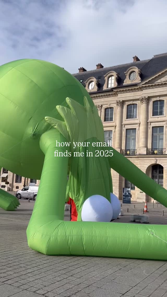 It’s a Friday mood, after being solo all week with three kids on fall break 😅 vive le week-end!
💚 “Kermit the Frog, Even” by Alex Da Corte on view at the Place Vendôme through October 26th for @artbasel Paris. Check out my other Art Week visits in my saved highlight!
#paris #paristourguide #parisjetaime #parismaville #parisguide #paristourisme #pariswithkids #artbasel #artweek #artweekparis #kermit