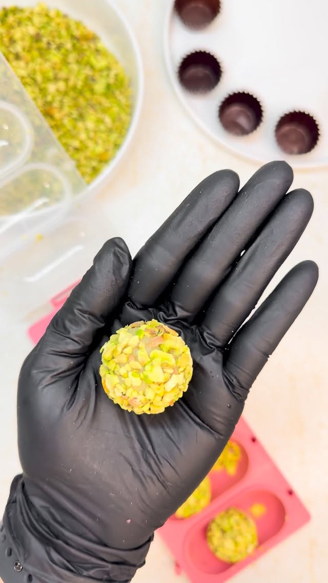 Let’s fall in love… with flavor.
Say hello to love at first bite the DelicaC’s way. 💚
This pistachio brigadeiro is handcrafted with real pistachio,
smooth white chocolate, and a pinch of care in every swirl.
Elegant, nutty, and oh-so-irresistible.
Fall for the details.
Fall for the flavor.
Fall for DelicaC’s.
#fallinlove #pistachiolove #gourmetbrigadeiros #bitebybite #delicacsmagic #lovewrappedinsweets #customtreats #celebrationdesserts #delicacs #delicacstreats