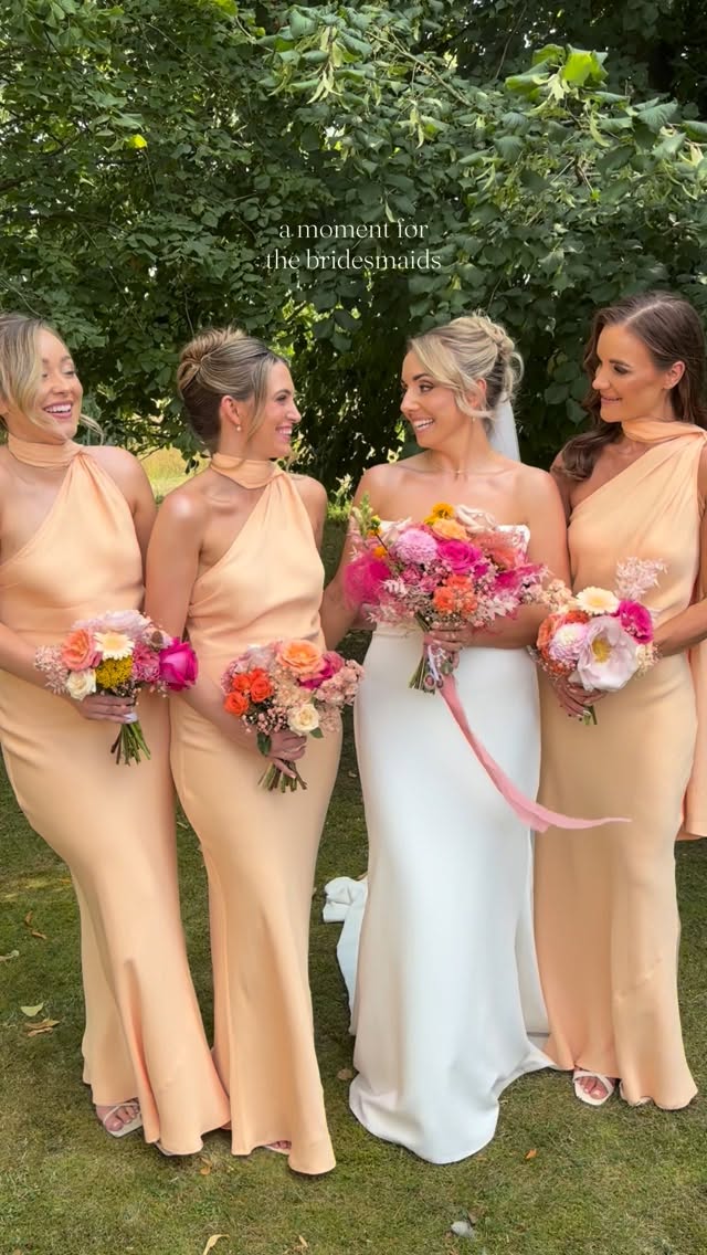 Let’s hear it for the girls 🫶🏻
The best day of your life with your best girls by your side 🥹🩷
#weddingcontentcreator #northwestcontentcreator #bridesmaids #bridesmaiddresses #girlhood #ukcontentcreator #lapstonebarn #weddingcontent #weddingcontentcreators #ukweddingcontentcreator