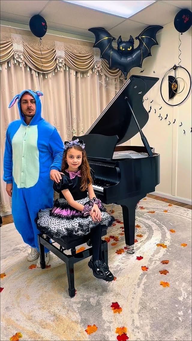 Practicing scales can wait, it’s Halloween at MuseSync Studio 👻🎵
Tricks, treats, and perfect timing 🎃🎹