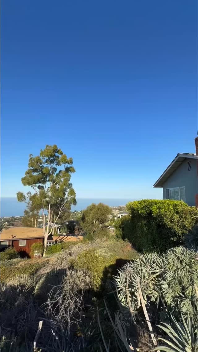 📍 Top of the World👇
Top of the World
4.8 ⭐️⭐️⭐️⭐️⭐️ (2.5k)
Laguna Beach, California
Featuring @keypingupwithchristina
Perched high above the Pacific, this trail lives up to its name. Sweeping ocean views, rolling hills, and wild sage perfume the air -each step revealing a new perspective on Southern California’s natural beauty. 🌿🌊
Laguna Beach blends artistic charm with coastal sophistication. Residents enjoy ocean-view homes, boutique cafés, and easy access to some of Orange County’s most scenic trails and beaches.
As of October 2025, homes in Laguna Beach average $3.2M–$4.5M, with strong demand for ocean-view properties and hillside estates near the trails.
✨Like roadtrips? Discover California’s most breathtaking routes with our free guide to the Top 5 Scenic Drives. Comment or DM “Roadtrip” to receive your copy.
✨Follow @placestovisitincalifornia for curated inspiration on where to travel, stay, and call home along California’s coast and beyond.
.
.
Hashtags: #placestovisitincalifornia #California #southerncalifornia #treehugger #trailrunningviews #visitcalifornia #welivetoexplore #westcoast #easyhike #hikingtrails #hikelife #hikemore #hiker #hikingaddict #hikingadventures #hikingtrail #idhikethat #socalhiker #womenwhohike #hikecalifornia #hikemoreworryless