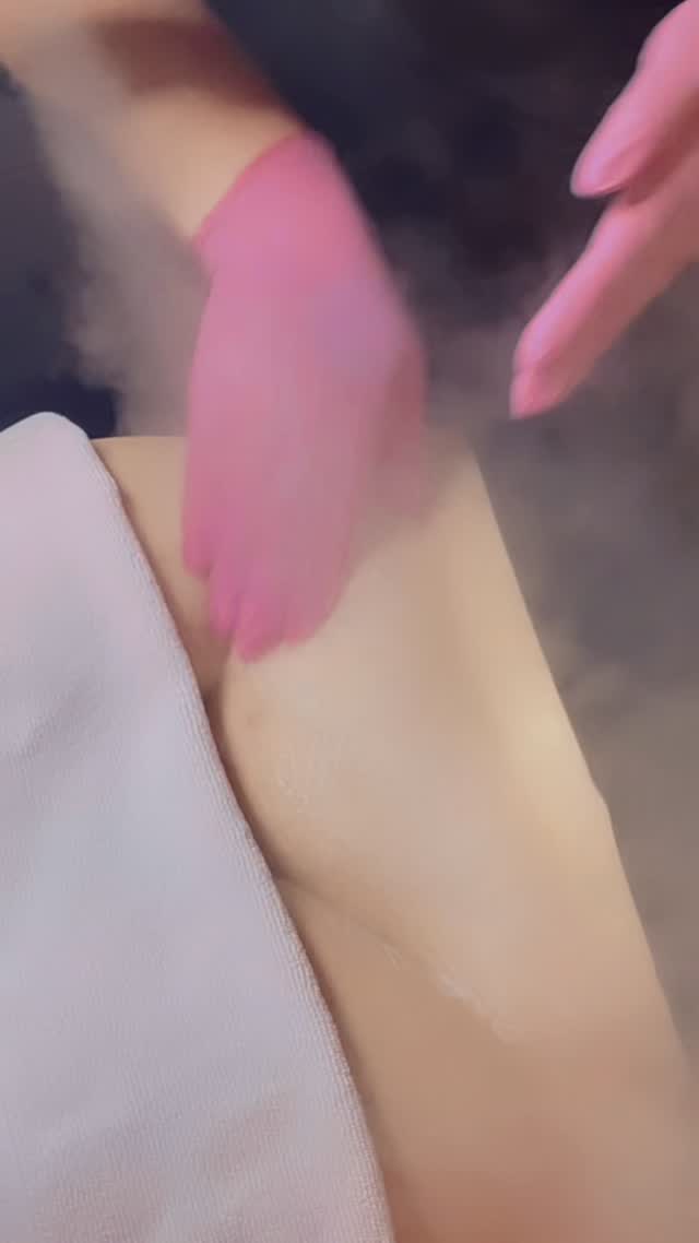 Give your intimate skin the TLC it deserves!
Our Deluxe Vajacial includes a deep pore cleanse, gentle enzyme peel with microdermabrasion for next-level exfoliation, plus a soothing hydro jelly mask and high-frequency treatment to keep your skin smooth, hydrated, and bump-free. ✨
#Vajacial #wesleychapelvajacial #zephyrhillsvajacial #intimateskincare #wesleychapelwaxing