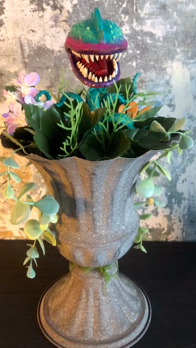 🌿🪴 “Feed me, Seymour!” 🪴🌿
Straight from Skid Row to your shelf — this handmade resin 3D print brings Little Shop of Horrors to life (minus the human snacks… probably 😏).
Each piece is lovingly crafted and painted, featuring a perfectly monstrous plant bursting with colour and personality — the ultimate quirky addition for horror lovers and plant parents alike!
💚 Handmade by The Gift Burrow
🎨 3D printed & hand painted in resin
💰 Price: £50
#LittleShopOfHorrors #AudreyII #HorrorArt #ResinArt #TheGiftBurrow #3DPrintedArt #HorrorCollectibles #QuirkyDecor #FeedMeSeymour #HorrorCommunity