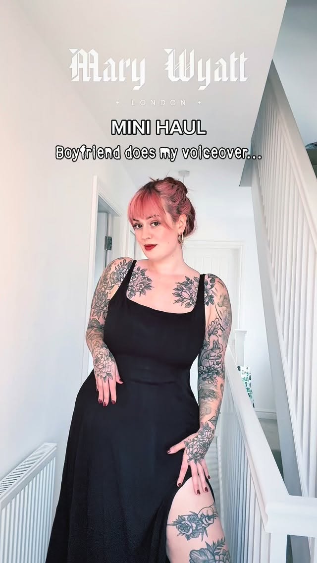 Would you believe this is a one take wonder voiceover from my very northern boyfriend 🤣
Got some new clothes from @marywyatt and I bloody love them - thought I’d see what Rory thought too and he seems to approve
Will defo be wearing the trousers and corset dress for weddings - perfect for layering!
I’m 5’9 and size 16 but bought the smock in a 14 so it was a tighter fit