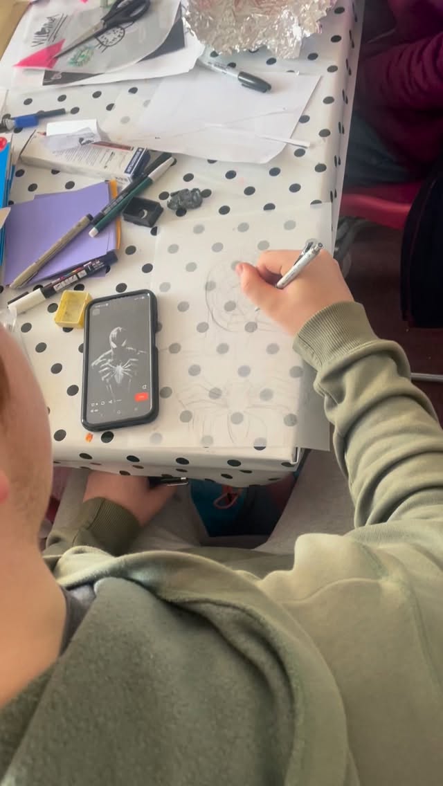 Drawings + Photograms ~ a fab Sunday with the @beachcreativecic Youth Board, exploring their drawing skills and pairing it with photograms in the darkroom 🤍
#hernebay #thanet #canterbury #margate #alternativephotography #altphoto #whitstable #whitstablekent #analog #cyanotypes #photogram #darkroom #ilfordphoto