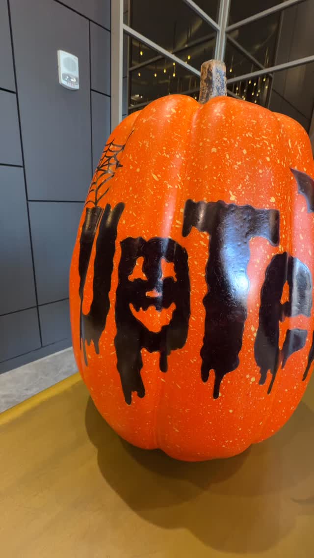 We’re inviting everyone to join us in the lobby today at 4 PM for a little Halloween celebration.
Snacks, treats, and good vibes only! see you there!
#liveupten #uptenyyc #halloweenvibes #calgaryapartments #beltlinecalgary #downtowncalgary