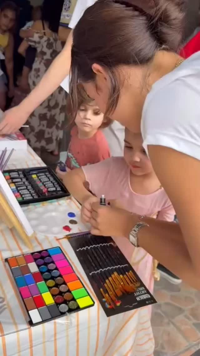 🎃 Halloween with Heart! 👻
As has become a beautiful tradition, our amazing Teen volunteers hosted a Halloween party for children from families transitioning to permanent housing. 💜
Every child received at least one costume (many got to choose their favorite!), along with plenty of candy, pizza, face painting, and arts & crafts. The afternoon was filled with laughter, smiles, and pure joy, for both the kids and the volunteers!
A huge thank you to everyone who donated costumes, decorations, and food; your generosity made the magic happen once again!🧡✨