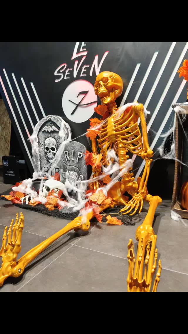 Transformation du night club Seven 86 pour Halloween à l'occasion de son opening #halloween #ʜᴀʟʟᴏᴡᴇᴇɴ2025 #thelittlefactory86 #decoration #seven86 #boitedenuit #discotheque #poitiers