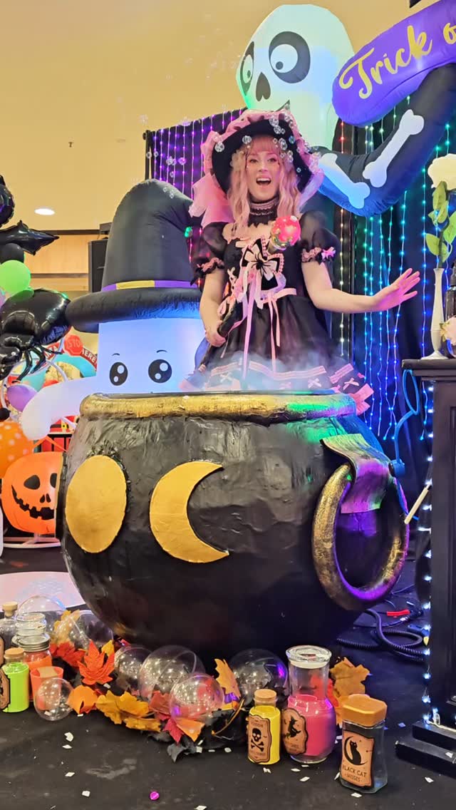 How I made my GIANT Bubble Witch Cauldron🫧🔮
#BOOShow #BeckyBubble #BubbleShow #HalloweenFun #FamilyEntertainment #KidsShow #BubblePerformer #diy #SchoolHolidayFun #MelbourneEvents #BubbleMagic #HalloweenBubbles #HalloweenShow