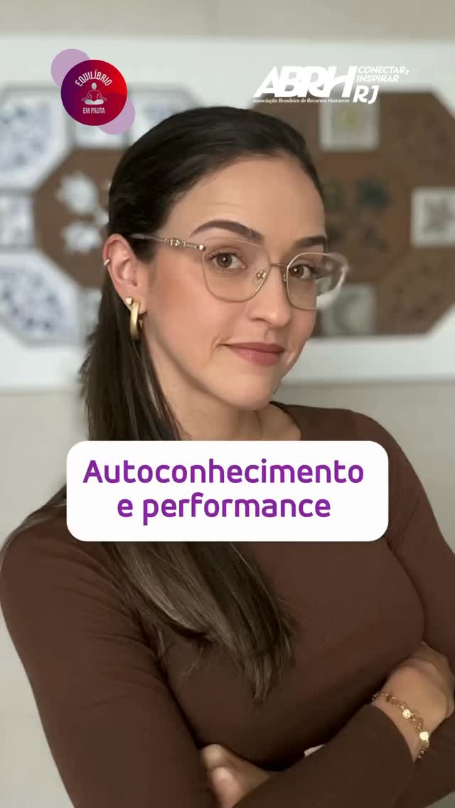 Às vezes, o que trava nossa performance não é a falta de esforço, mas sim, a falta de autoconhecimento.
Quando a gente entende de verdade nossas fortalezas e reconhece nossos pontos de desenvolvimento, tudo muda: a energia flui, a confiança cresce e os resultados aparecem.
Autoconhecimento não é só olhar pra dentro. É uma estratégia poderosa para evoluir como profissional e impulsionar toda a equipe.
E você, já parou pra olhar com sinceridade para suas forças e desafios?