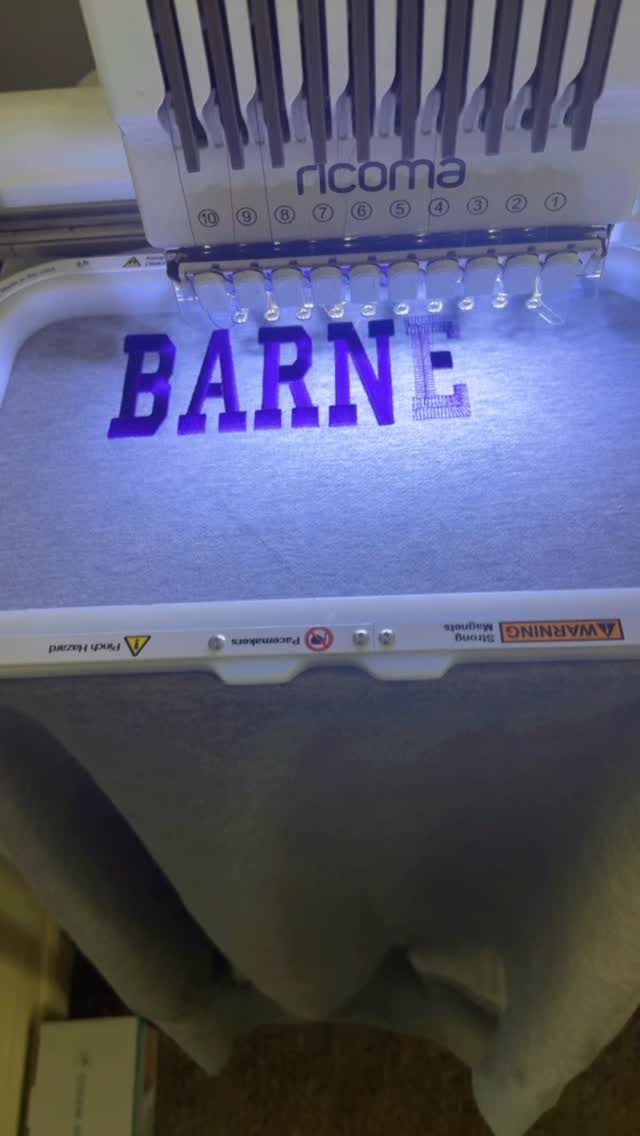 Returning customers are my favorite kind of love 💕 Another TCU-inspired custom order stitched with Klassik precision and a little sparkle ✨ Because when it’s Klassik… it hits different 💅🏽💜 Thank you for your support Kiana Nicole! Can’t wait to see y’all rock these!!
#KlassikKreations #CustomEmbroidery #DFWSmallBusiness #TCUStyle #HornFrogs #TCU #classof2014 #EmbroideredWithLove #CustomApparel #MadeInTexas #HBCUStyle #ShopSmallBusiness #GlitterAndThread #BossStitchEnergy #PersonalizedFashion #EmbroideryDesign #SupportLocal #CustomHoodie #KlassikTouch #TexasMadeStyle #SmallBizGlowUp