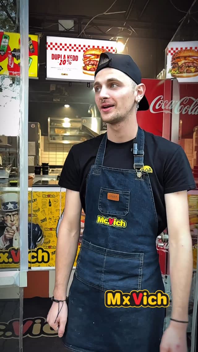 Minden kedden 20% kedvezmény a Dupla Deluxe smashed burgerre! #smashburger #mxvich #szekszárd #burger #food #beef