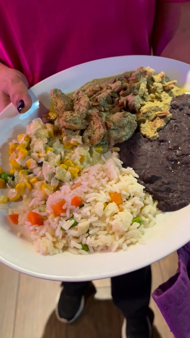 Hearty Food season. Delicioso āØPipiĆ”n VerdeāØ, rich, filling and cozy š¤¤. Feliz Viernes!
.
.
.
#yegfoodies #yegfoodies #yeglocal #edmontonrestaurant