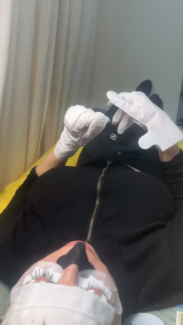 Add-on Treatments Available During Your Lash Appointment:
✨ Hand Mask – Nourishing gloves to deeply hydrate and soften your hands.
✨ Black Pore Strip Removal – Gently unclogs pores and removes blackheads for a refreshed T-zone.
💆♀️ Enjoy these relaxing mini-treatments while getting your lashes done — because self-care can be effortless!
