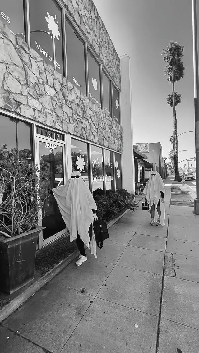 Ghouls need self care too! 👻 Happy Halloween!
#losangelessalon #losangelesfacials #losangeleslashartist #losangelesesthetician #ghouls