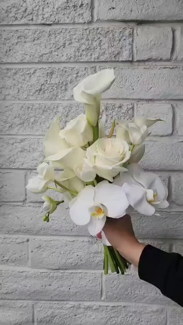 It's a big task to move and repurpose ceremony flowers into the reception. But gosh it's worth it!!
Rose garden to Marquee
#weddingflorist