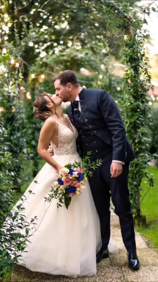 Un giorno pieno d’amore e felicità
Ricordi... che dureranno per sempre ❤️
Kevin & Ida
Nel cuore del verde @cenacolo_location 🌿dove eleganza e natura si incontrano 🌸
@idascaramella
@kevinb._
@cenacolo_location
@stilfotowedding
@matrimoniocom
🎥📸
#Stilfotowedding#FotoMatrimonio
#VideoMatrimonio#FotografoMatrimonio#WeddingPhotographer
#WeddingVideographer
#MatrimonioInLombardia
#WeddingInLombardy#ItalianWedding
#AmorePerSempre
#RomanticWedding#LoveStory