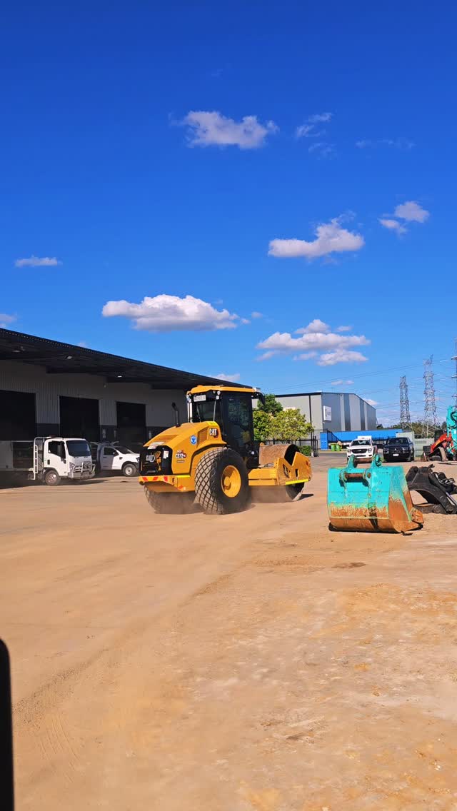 Fresh off the truck and ready to roll - our new 8T - 12T CAT drum rollers are ready for hire. Reliable. Redi. Onsite.
📞 Call 1300 851 871 to book before they’re gone.
#RediPlant #EarthmovingHire #CATRoller #CivilHire #QLDConstruction #PlantHireQLD #RediToRoll