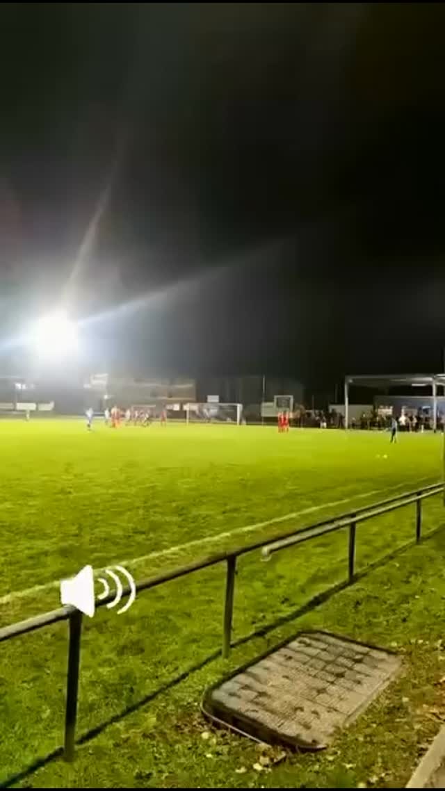 But du 5 à 3 inscrit par Matteo Genet lors de la victoire de USCM 2 face à Saillon.
Le public se régale 🍿
𝗙𝗩 🔴⚪⚽
#footballvalaisan #foot #football #sport #soccer #fv #valaisan #valais #wallis #footamateur #futbol #plaisir #lovefootball #jogabonito #dimanchematin #sundayleague #ligueamateur #transfer #mercato #infomercato #sundayleague #formation #associationfootballvalaisan #article #campfv #footballvalaisan.com #goaloftheweek