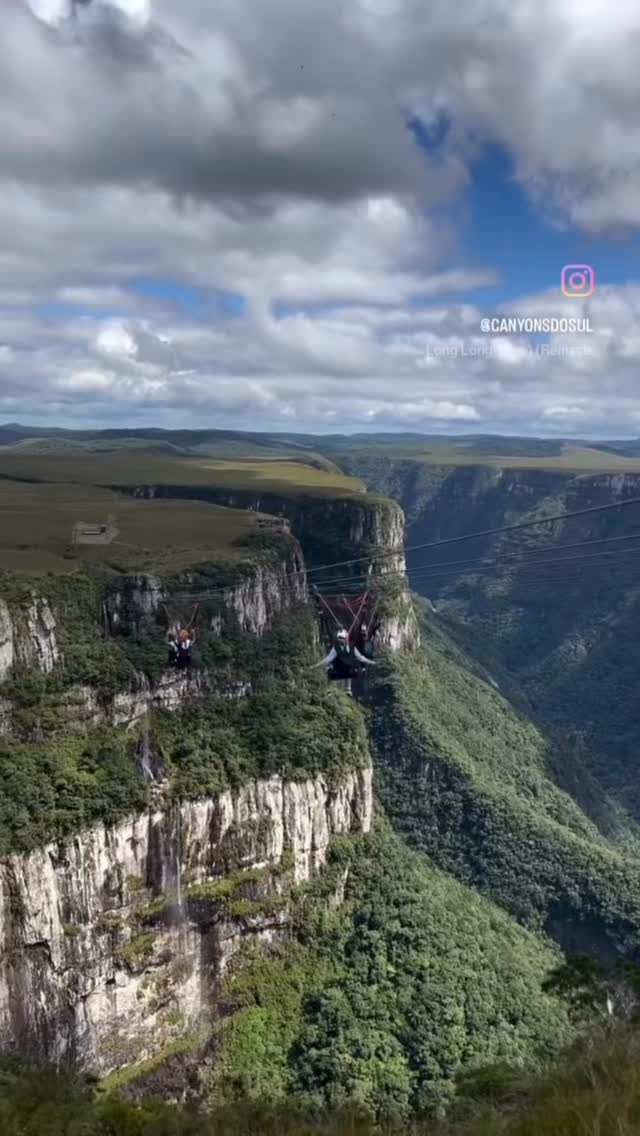 Algumas das experiências que você poderá viver na Georrota Canions do Sul, dentro do território do Geoparque Mundial da UNESCO Caminhos dos Cânions do Sul na divisa do Rio Grande do Sul e Santa Catarina. São 07 municípios, 02 estados e um só destino!
#canyonsdosul #recpetivobrasil #viagens #aventura #ecoturismo #geoturismo #festuris #serragaucha #serracatarinense #geoparque #canyon #canions #paleotoca #outdoor #nationalparks #cachoeiras
____
🇬🇧 Some of the experiences you can live in the Georoute Canyons of the South, within the territory of the UNESCO Global Geopark Caminhos dos Cânions do Sul, on the border between Rio Grande do Sul and Santa Catarina. Seven municipalities, two states, and one single destination!
#canyonsdosul #receptivebrazil #travel #adventure #ecotourism #geotourism #festuris #serragaucha #serracatarinense #geopark #canyon #paleocave #outdoor #nationalparks #waterfalls
________
🇪🇸 Algunas de las experiencias que podrás vivir en la Georruta Cañones del Sur, dentro del territorio del Geoparque Mundial de la UNESCO Caminos de los Cañones del Sur, en la divisa entre Río Grande do Sul y Santa Catarina. ¡Siete municipios, dos estados y un solo destino!
#canyonsdosul #receptivobrasil #viajes #aventura #ecoturismo #geoturismo #festuris #serragaucha #serracatarinense #geoparque #cañón #paleocueva #outdoor #parquesnacionales #cataratas