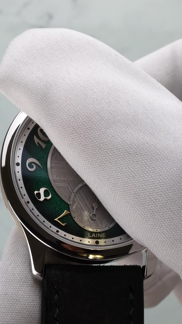 Outer green like twilight, inner dial older than time itself.🐲⏳
#custommade #bespoke #guilloche #torstilaine #watchfam #lainewatches #watch #microrotor #swisswatches