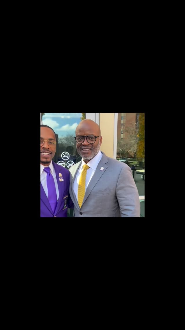 Bowling Green, KY. Bros Alexander and Welch detail the dignity and intelligence within corporate boards. #onwardandupwardwearethefifthdistrict
#Legendary5thDistrict #Service #5thD #Legendary #MovingThe5thForward #OmegaPsiPhi @officialoppf @thelegendary5th