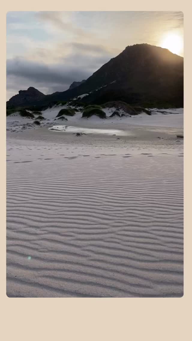 Today is the day
To pause. To breathe. To feel.
To tune into nature —
listen to the rhythm of the waves,
taste the salt,
feel the wind,
soak it all in.
Yes, in South Africa it’s easy — wild beaches, endless horizons, golden light. But now, in Germany’s November grey, we need to travel back — to the memory of sun on our face, to that sacred space inside us where we feel free.
Go there today.
Sit with it for a moment — and feel into it.
✨ Where is your sacred space — the place that makes you feel alive again? Share it below.
And remember: you can find that feeling wherever you go. When you open up to the world, beauty has a way of finding you too.
#wildstar #DreamPlanShine #todayistheday
#mindfulmoments #wildatheart #coachingjourney #authenticliving #southafricalove #bettysbay #natureheals
#gmundpaper #bolddesigns #madeingermany