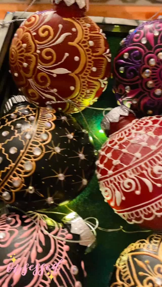 #hennaornaments #intentionsetting #hennaart #hennaartist #lehighvalleypa #texttoorder 919-391-9128
@hennachakra #handmade #guft #giftideas #christmas #christmastime #christmasmagic #christmasgiftideas #giftideas #supportsmallbusiness #supportlocalartists #supportlocalartists #womeninbusiness #womenempowerment
