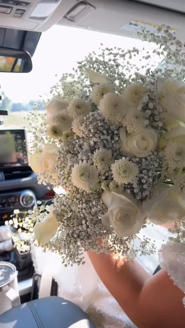 Wedding Bouquets 💐
- Heidi 💋
#heidisflorals #heidisfloraldesigns #ottervilleontario #norwichontario #weddingfloraldesign #weddingsontario #woodstockontario #oxfordcountyontario #florals #eventflorist
#heidisflorals #ontarioflorist #floraleventdesign #norwichontario #ottervilleontario #weddingflowers #weddingontario #engaged #bouqets