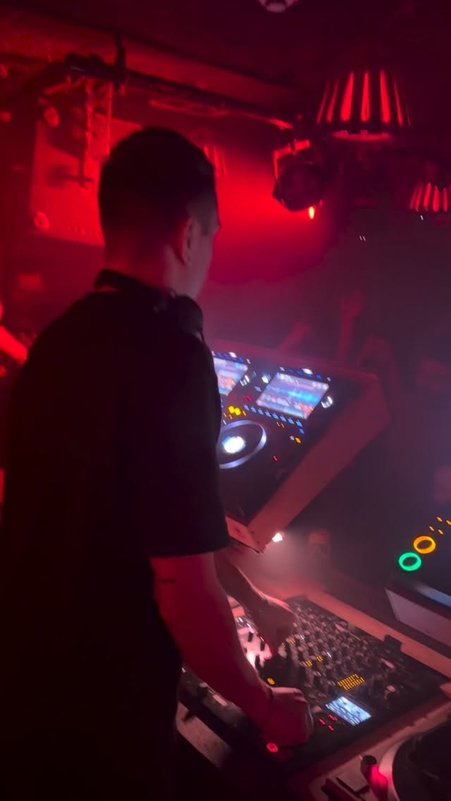 @mainphase93 spinnin‘ unreleased SNCD09 bits by @freddodeejay at Club77 in Sydney 🚨
Snippets of the “Offshoot EP” just got up on Soundcloud and Bandcamp pre-orders are open, Fam! We heard there’s also a heavy @oldboytrax remix on it 🤫