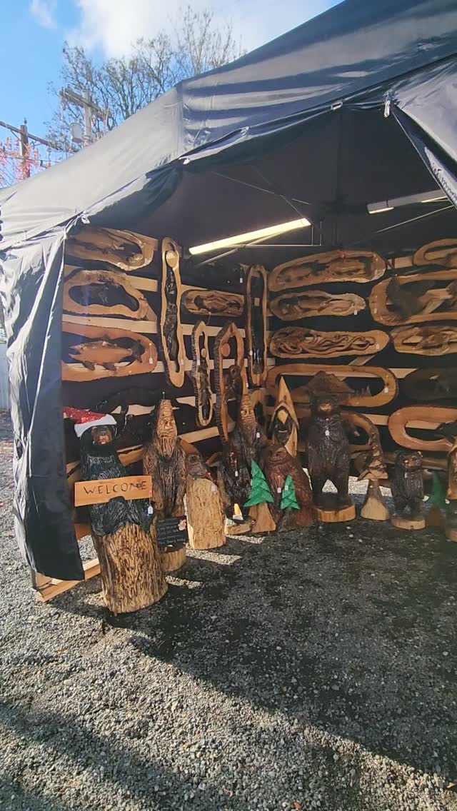 🍁🎄 We’re all set up at Dairyland! 🎄🍁
Come check out our booth, Kyle has been busy! There's lots to choose from & prices for every budget!
Dairyland is open 7 days a week, so stop in anytime…
but ❄️🦌 go now to beat the crowds and scoop up your favorites!
🌲🐻🦊 Cozy vibes, fall feels, Christmas magic, and all the PNW critters carved with love. 🌲❄️