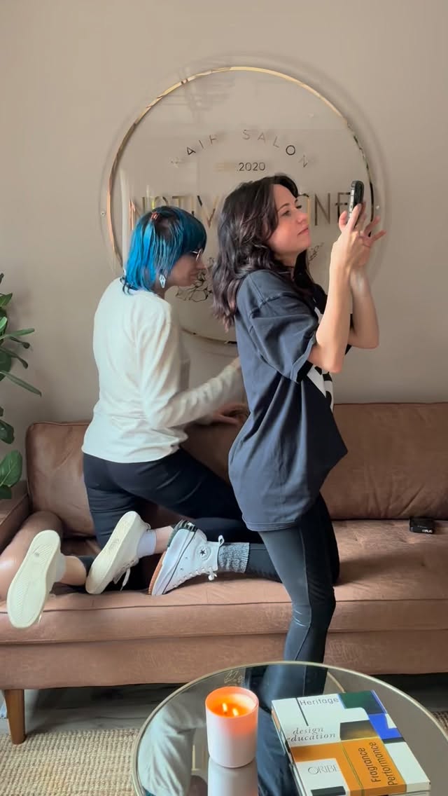 Anything for good hair and good content. If that means scaling a couch…. consider it done 😂
#nativemane #grantparksalon #atlantasalon #atlsalon #nativemanesalon #atlhair #anythingfortheshot