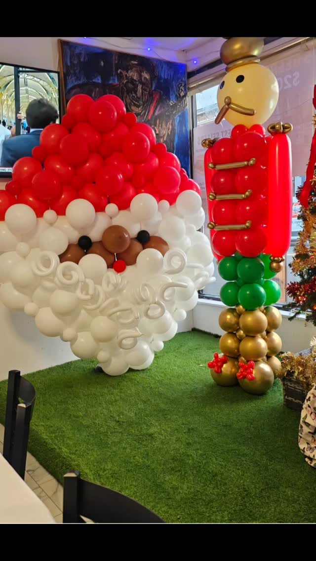Bringing seasonal characters to life with custom balloon designs!
Mr. Nutcracker and Santa claus, add a bold and festive touch to holiday decor. Designed as statement pieces, these installations combine creativity, detail and seasonal charm to elevate any Christmas display.
#balloonart #nutcrackerdecor #santaclausdecor
#balloondecor
#christmasdisplays