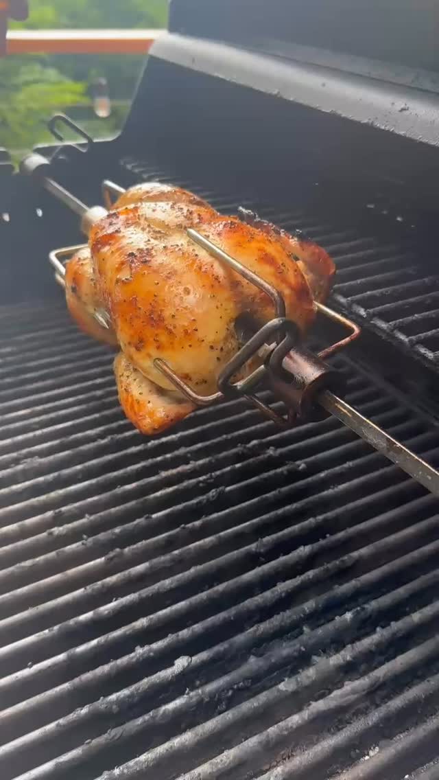 Steady flame. Slow rotisserie.
What’s your go-to seasoning for this?
#TripleSmoke #FromFireToTable