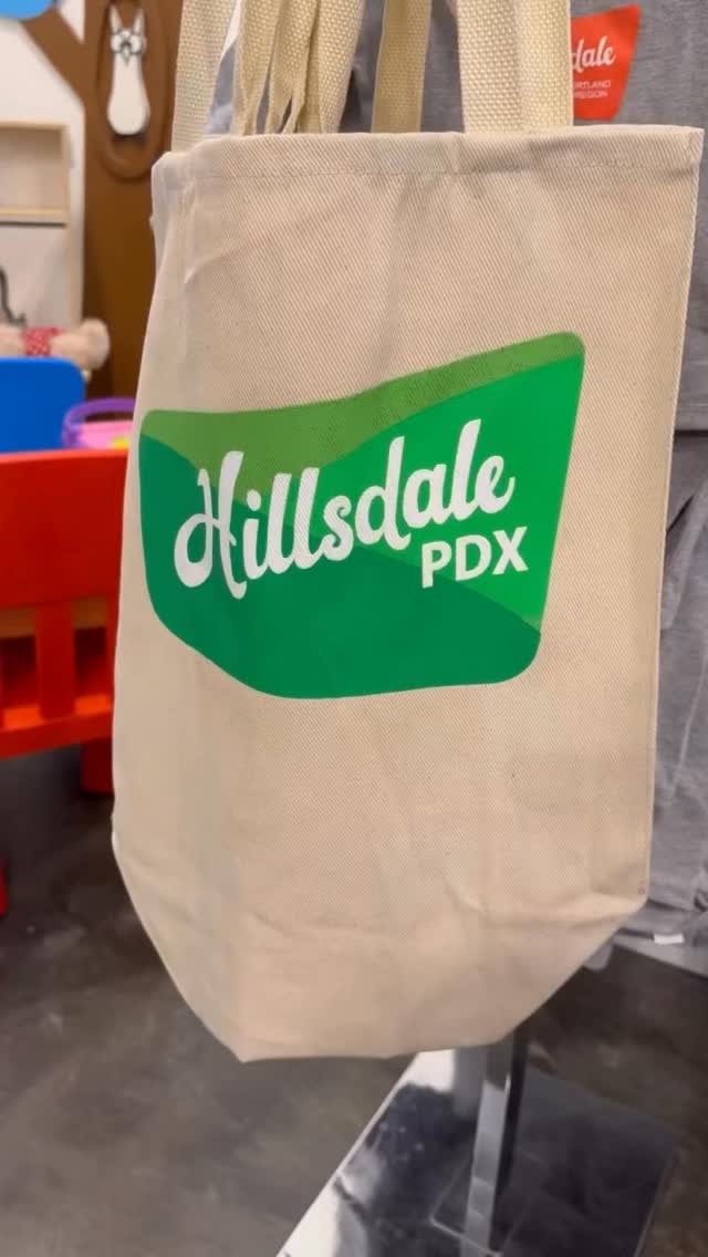 Get @reshare_app • @hootnannieresale HILLSDALE SWAG POP-UP!
Come support your community and purchase a tee, hoodie or cloth bag and represent!!
We’re hosting the #hillsdalepdx merch until the end of the month and 100% of proceeds go back to this community!
Youth onesies and tees - $15
Adult tees - $24
Hoodies - $40
Cloth bags - $15
Grab them while they are here and deck out the whole family while you’re at it!
#communitylove #weloveourcommunity #welovehillsdale #supportlocal #weappreciateyou