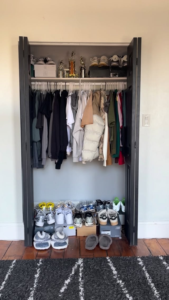 Teen closet upgrade using just 3 @TheContainerStore favorites 🙌🏽
No new closet system. No big install. Just smart product choices that elevate both function and style.
👕 Clear acrylic hangers
👟 Drop-front shoe boxes
🎒 Artisan closet bins in black
All products are available in the Link in Bio. Affiliate link used.
✨ Would you try this for your teen’s closet? #thecontainerstore #thecontainerstoreorganizer #cincinnati #homeorganization #closetgoals #professionalorganizer #thecontainerstoretrade #sneakerhead #sneakers #jordans