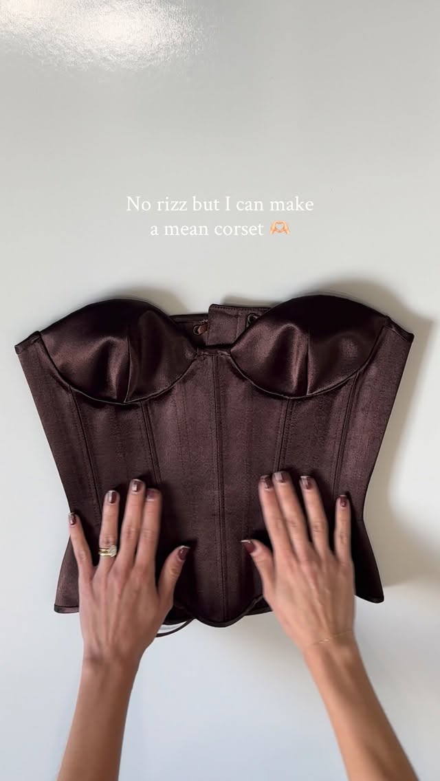 Does that give me aura points or whatever
#rizz #satin #corset