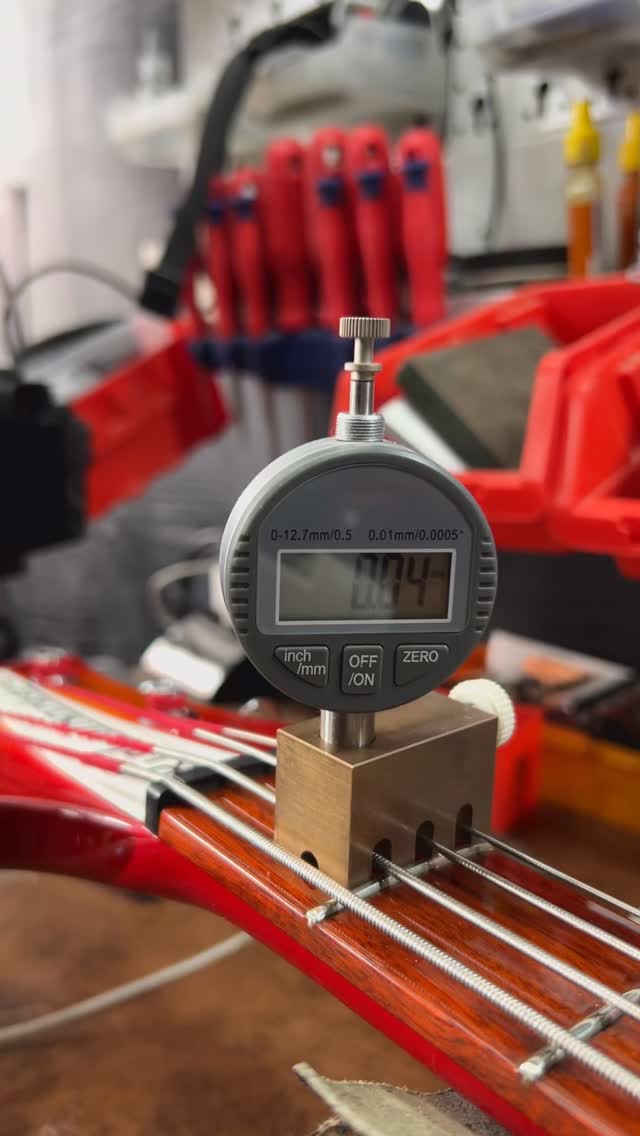 Corrección altura Nut #rickenbacker #Bass #guitar #service #customguitar #lutheria