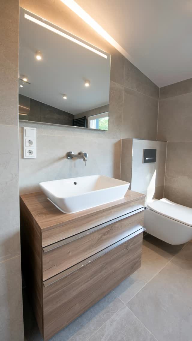 Ein kleiner Einblick in verschiedene Badezimmer-Designs – jedes einzigartig, jedes inspirierend
Wenn Sie ein Angebot für Ihre Renovierung benötigen, zögern Sie nicht uns eine Nachricht zu schicken. 📩
Wir freuen uns Sie bei Ihrem Vorhaben zu unterstützen! 👷♂️🛠️
#traumbad #ästhetik #muenchen #renovierung #sanierung #modernliving #design #schönerwohnen #handwerk #haussanierung #handwerk #innenausbau #baufirma #home #boden