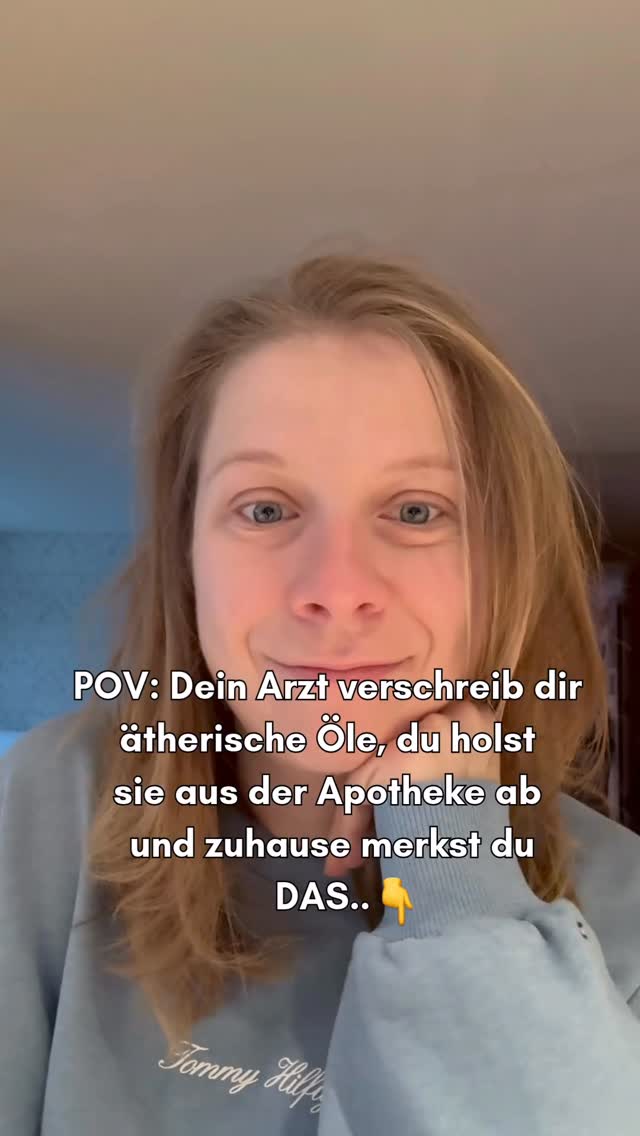 Stell dir vor, dein Arzt verschreibt dir ätherische Öle.
Du holst sie in der Apotheke ab – inklusive Anwendungsplan.
Du kommst nach Hause, nutzt die Kraft der Natur in deinem Alltag
und plötzlich fühlt sich alles einfacher und selbstverständlich an ✨
Du bist mit deiner Freundin unterwegs, ihr schlendert durch die Stadt, lacht, quatscht –
und plötzlich wird dein Kopf schwer.
„Oh nein, ich hab mein Pfefferminzöl vergessen… hast du deins dabei?“
Sie grinst, zückt ihr Öl aus der Tasche – ein Tropfen auf die Schläfen, tief einatmen, weiter geht’s 💧✨
Zuhause angekommen duftet es nach Zitronengras und Eukalyptus.
Der Diffuser läuft, die Luft fühlt sich frisch an 🌿
Du packst dein frisches Gemüse und Obst aus, legst es kurz in Wasser
und gibst einen Tropfen Zitronenöl dazu.
Einfach, natürlich – und alles bleibt länger frisch.
Am nächsten Tag im Büro ist deine Kollegin total müde.
„Ich brauch Kaffee…“
Du reichst ihr Pfefferminz und Wild Orange.
Ein Atemzug – und dieser Blick: „Wow, das ist ja besser als Espresso!“ 😍
Und abends, wenn dein Partner nicht abschalten kann?
Eine Fussmassage mit Lavendel und Copaiba auf den Rücken, dazu ein paar tiefe Atemzüge –
und kurze Zeit später ist Ruhe da.
Klingt normal?
In dieser Zukunft ist es normal.
Eine Welt, in der wir wissen, was unser Körper braucht –
und ihn natürlich unterstützen 🌿💛
1️⃣ Folge @mindyourchange_by_carmen,
für einfache, natürliche Routinen im Alltag.
2️⃣ Kommentiere „INFO“,
wenn du wissen willst, wie man ätherische Öle anwendet
und welche 5 Öle für mich echte Alltags-Must-haves sind.
🔖 Speichere diesen Beitrag, wenn dich diese Art von Gesundheit anspricht.
NATÜRLICHE ROUTINEN
GESUNDHEIT NEU GEDACHT
WOHLFÜHLEN LEICHT GEMACHT
ÄTHERISCHE ÖLE IM ALLTAG
#gesundheit #ätherischeöle #wohlbefinden #naturpur