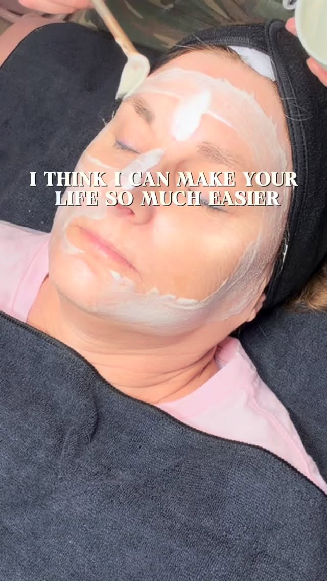 Do you need a #facial? Always! Get ready to #Sleigh for the holidays with a $99 HydroGlow Facial at Bare Beauty Co. ✨🩷 #hydrofacial