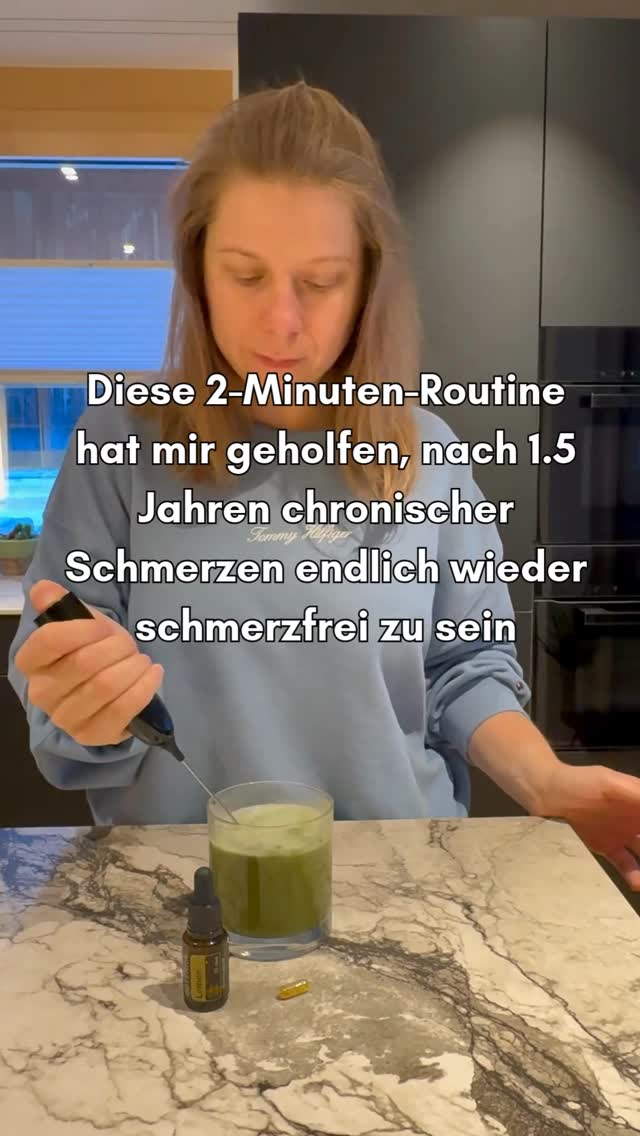 Diese Erfahrung hat mein ganzes Leben verändert ⤵️
1️⃣ Folge @mindyourchange_by_carmen
für ehrliche Einblicke in Nervensystem, Energie & natürliche Wege zur Balance.
2️⃣ Kommentiere „Schmerzfrei“,
wenn du wissen möchtest, wie ich meine tägliche 2-Minuten-Routine aufbaue. 🌿
⸻
1.5 Jahre lang hatte ich tägliche, rheumaähnliche Schmerzen.
Ich habe gesund gegessen, Sport gemacht, vieles versucht –
aber mein Körper war ständig gereizt und erschöpft.
Und dann habe ich im Juni etwas getan,
das ich viel zu lange ignoriert habe:
Ich habe meinen Körper endlich mit den Mikronährstoffen unterstützt,
die er wirklich gebraucht hat.
Kein Zauber.
Kein Wunder.
Nur eine kleine Routine, die mich täglich 2 Minuten kostet
und meinem System genau das gibt,
was im Alltag oft zu kurz kommt.
Was dann passiert ist, hat mich selbst überrascht:
✨ Die Dauer-Schmerzen wurden leichter
✨ Ich hatte wieder Kraft im Alltag
✨ Meine Stimmung wurde stabiler
✨ Mein Körper reagierte weniger entzündet
✨ Ich konnte mich endlich wieder normal bewegen
Und nach 3 Monaten war ich komplett schmerzfrei.
Zum ersten Mal seit eineinhalb Jahren.
Für mich war das ein Wendepunkt.
Nicht, weil es die Lösung für alle ist –
sondern weil es mich wieder in meine Selbstwirksamkeit gebracht hat.
Ich teile das, weil so viele still leiden
und nicht wissen, wo sie anfangen sollen.
Wenn du neugierig bist,
welche Produkte ich nutze
und wie meine kleine 2-Minuten-Routine aussieht:
💬 Kommentiere „Schmerzfrei“,
und ich sende sie dir persönlich zu.
Hinweis: Ich teile hier meine persönliche Erfahrung.
Ich bin keine Ärztin und gebe keine medizinischen Empfehlungen. Höre immer auf deinen Körper und hol dir bei gesundheitlichen Beschwerden medizinischen Rat.
#ätherischeöle #schmerz #nahrungsergänzungsmittel #nährstoffe #gesundheit #routine