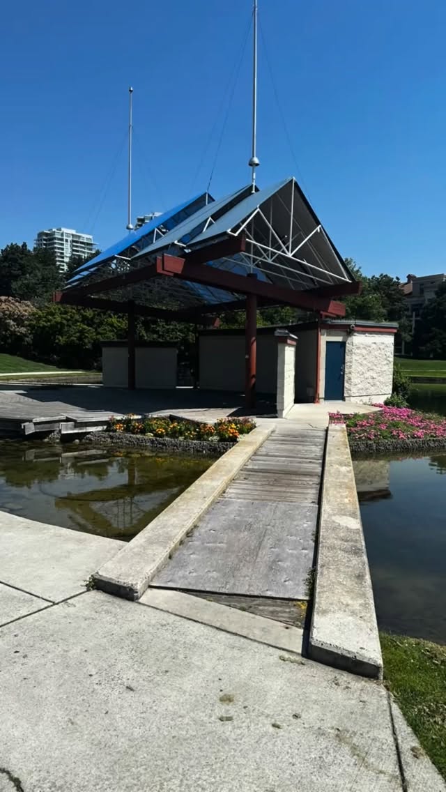 From Island Stage to Waterfront Stage in the past year! Our guests were able to witness this amazing transformation happen! Looking forward to future stunning walks ๐๐