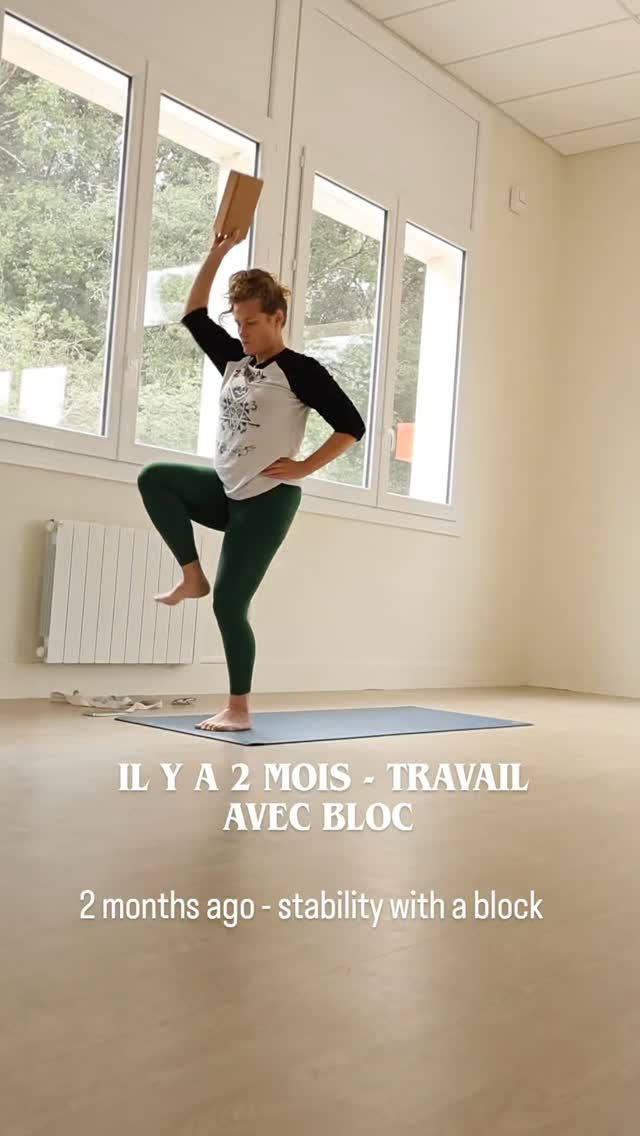 MAIS QUOI TU SOULEVES DE LA FONTE ALORS QUE T’ES PROF DE YOGA 🧐 !!??
et oui j’ai Commencé à integrer du travail avec du poids après ma grossesse pour
- récupérer en force
- acquérir de la stabilité
- approfondir la mobilité
- varier la pratique dans les exercices de fond (les drills que je fais tout le temps pour garder les bases si tu veux)
- pouvoir continuer de porter l’enfant puisque sa courbe de poids ne va pas décroître apparemment 😅
- débloquer des limites que j’ai sur certaines postures
Bref surtout varier et adapter l'entraînement en parallèle des séances de yoga
Et toi, as-tu déjà pensé à intégrer des charges en parallèle ou pendant tes pratiques ?
#entrainement #charge #yoga