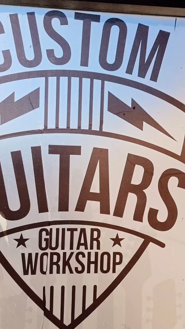 Custom guitars dándolo todo y más #guitar #& #bass #service#, en los confines del norte de #chile con excelencia y pasión el el camino de profesionalizar nuestro oficio.