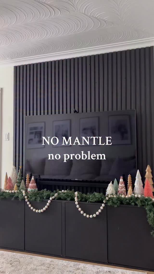 use command hooks for an easy way to hang your stockings on any cabinet 👌🏻
#mediaunit #christmasstockings #commandhooks #tvconsole #christmasdecor
living room, no mantle stockings, holiday ideas, stocking hanging, holiday decor