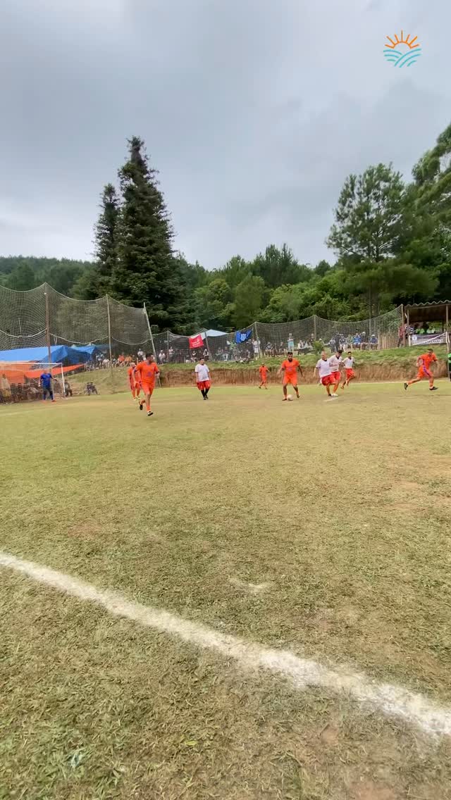 Mais do que um torneio… há 10 anos uma celebração da vida em recuperação!🧡
Encerramos mais uma edição do @torneiodasobriedade
Foram 16 comunidades terapêuticas reunidas, e desta vez o encontro aconteceu na @raiodeesperancact. Agradecemos pela acolhida da CT sede🙏🏼
Durante três dias intensos.
O torneio é um momento único de conexão entre residentes e graduados, fortalecendo os laços de irmandade e apoio mútuo.
Entre acampamento, futebol, churrasco, chimarrão, partilhas, espiritualidade, boas conversas e muita música, cada instante foi um lembrete poderoso: ninguém caminha sozinho na jornada da recuperação.
#TorneioDaSobriedade #ComunidadeTerapêuticaDespertar #VidaEmSobriedade #Recuperação #DependênciaQuímica #soprohoje