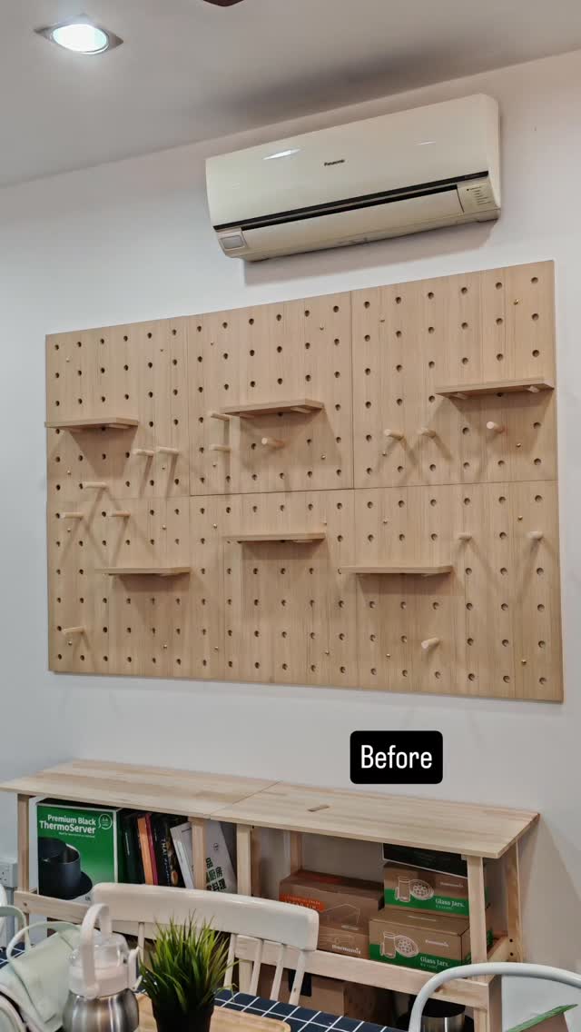 Pegboard display wall, 6pcs of 60cm x 60cm standard wood grain colour combined together. Customer wanted to use it as a backdrop for her customers.
#walldecor #pegboard #interiordesignmalaysia #retaildisplay #iglivestream