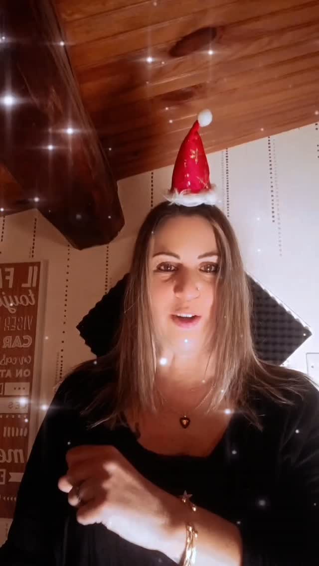 Étirements du larynx en mode Noël 😆
#coachingvocal #corpsetvoix #corps-et-voix.fr